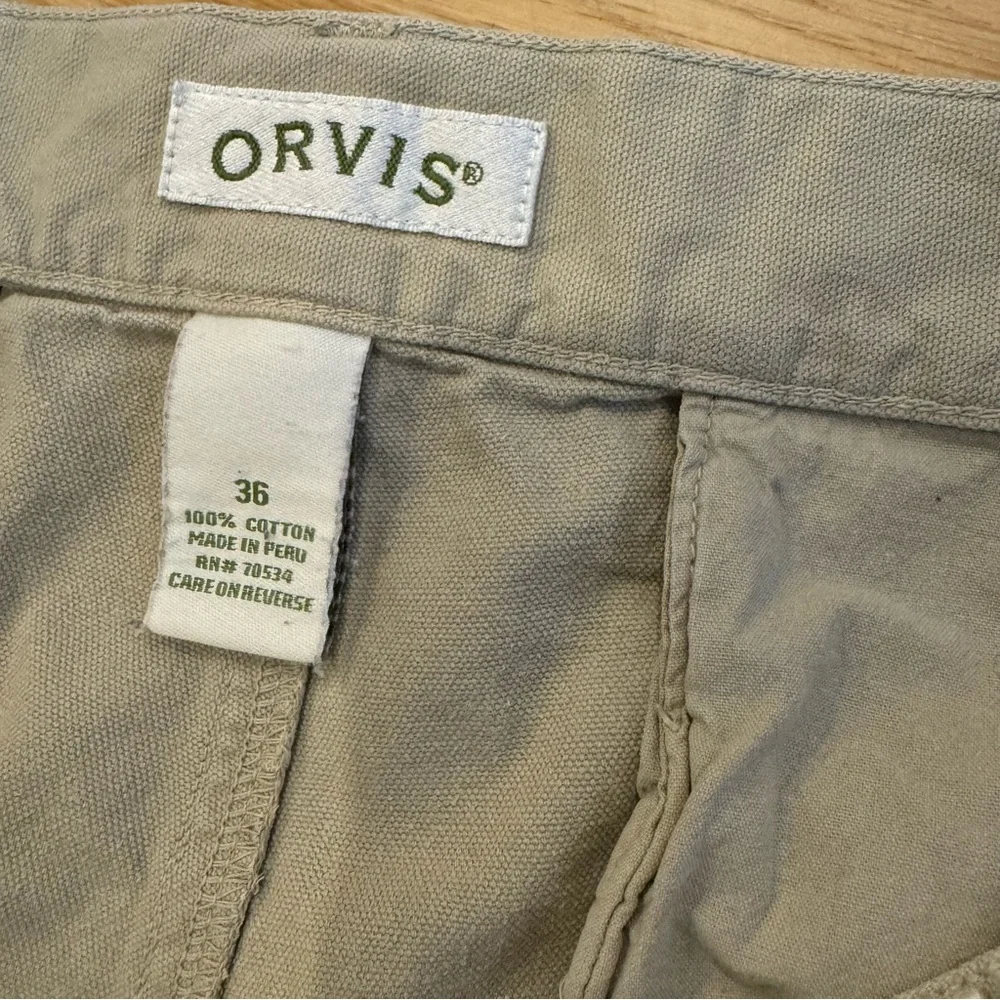 Orvis Men's  Cotton Cargo Shorts . Beige, Size 36 / style #1084